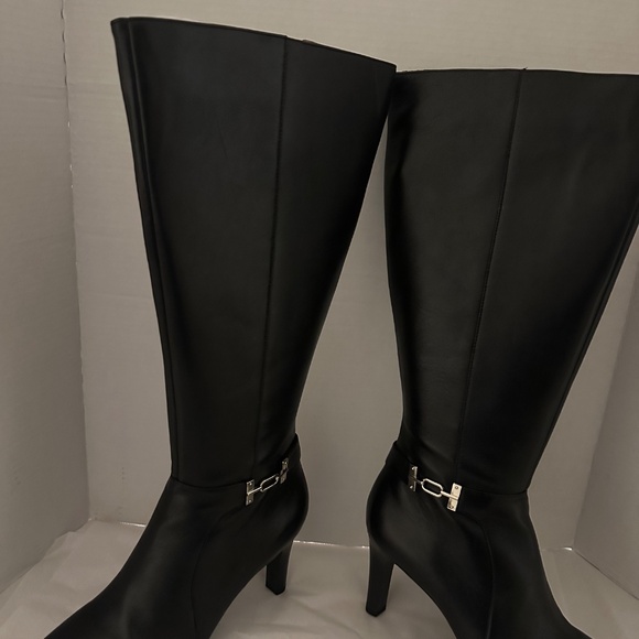 Boots - Picture 3 of 3